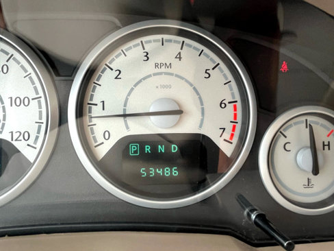 Used 2010 Chrysler Town & Country Touring image 22