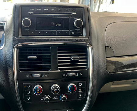 Used 2013 Dodge Grand Caravan SXT image 17