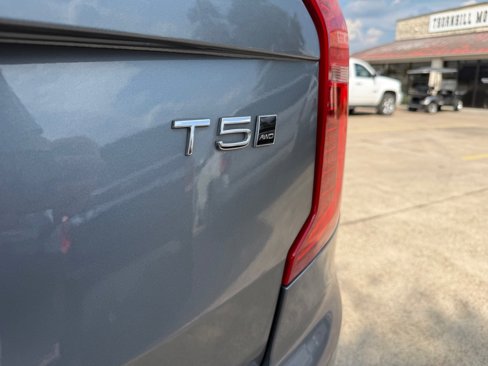 Used 2018 Volvo XC90 T5 Momentum w/ Convenience Package image 10
