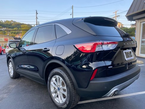 Used 2021 Ford Escape SE w/ Cold Weather Package image 3