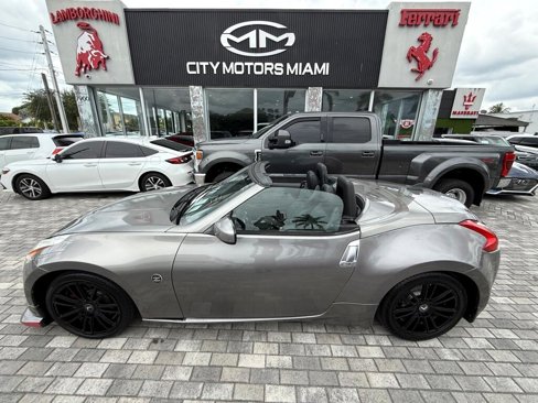 Used 2010 Nissan 370Z Touring image 11
