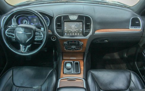 Used 2017 Chrysler 300 C Platinum image 17