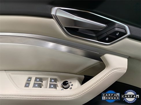 Used 2021 Audi e-tron Premium Plus w/ Premium Plus Package image 32