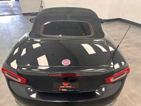 Used 2017 FIAT 124 Spider Classica image 11