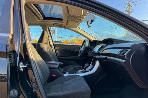 Used 2017 Honda Accord EX image 7