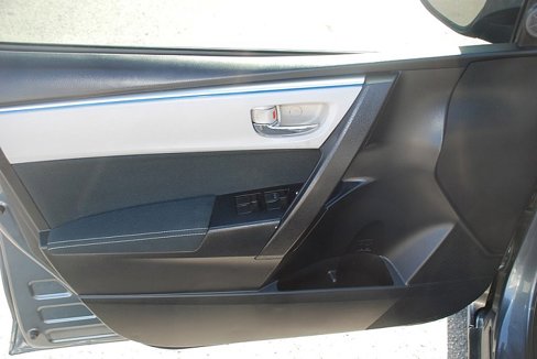 Used 2015 Toyota Corolla LE image 9