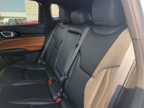 Used 2024 Jeep Compass Limited image 13
