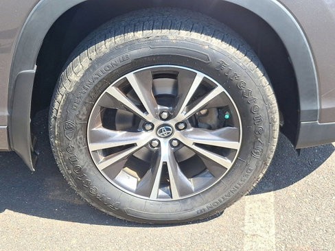 Used 2017 Toyota Highlander LE image 27