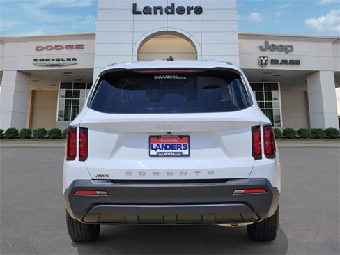 Used 2022 Kia Sorento LX image 5