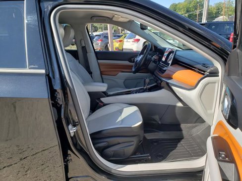 Certified 2022 Jeep Compass Limited image 10