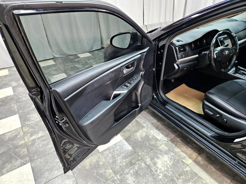 Used 2017 Toyota Camry LE image 8