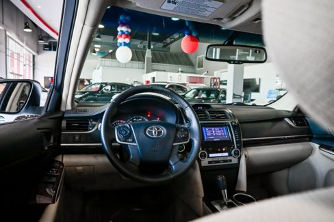 Used 2013 Toyota Camry image 28