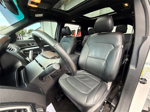 Used 2017 Ford Explorer XLT w/ Equipment Group 202A image 24
