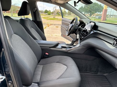 Used 2021 Toyota Camry LE image 31