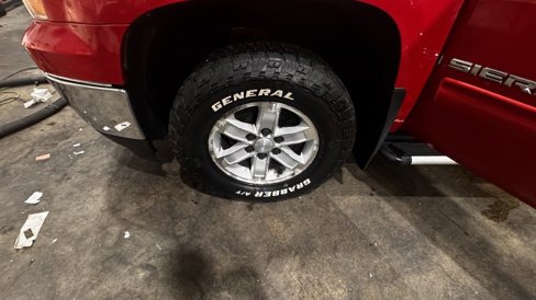 Used 2008 GMC Sierra 1500 SLE w/ Z71 Off-Road Package image 17