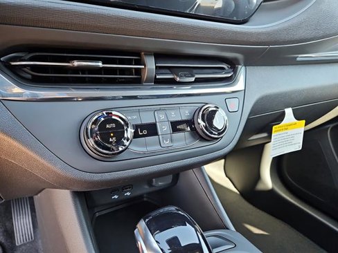 New 2025 Buick Envista Preferred image 30