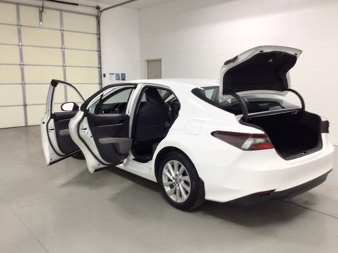 Used 2023 Toyota Camry LE image 12