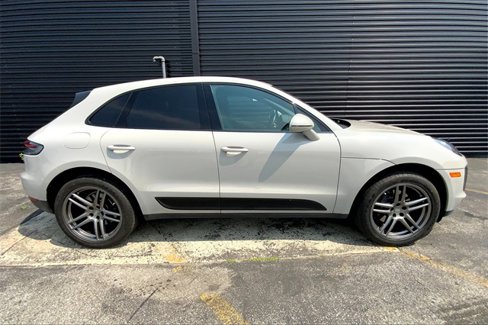 Certified 2020 Porsche Macan image 11