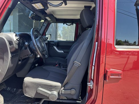 Used 2013 Jeep Wrangler Unlimited Rubicon image 21