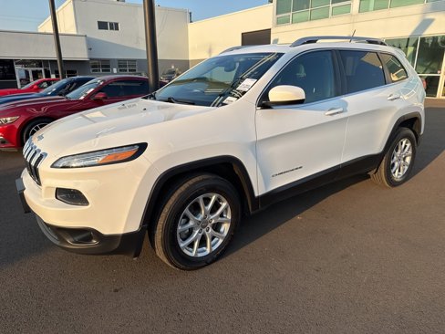 Used 2016 Jeep Cherokee Latitude image 1