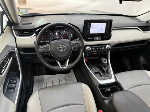 Used 2019 Toyota RAV4 XLE Premium image 4