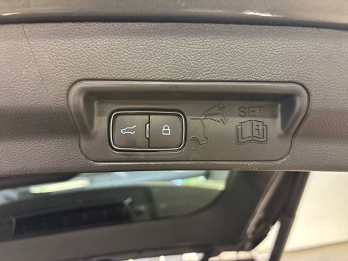 Used 2022 Ford Explorer Limited image 19