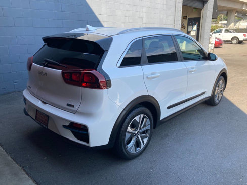 Used 2022 Kia Niro EX w/ Cold Weather Package image 4