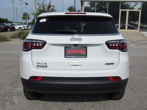 New 2025 Jeep Compass Latitude w/ Mopar Graphics Package image 5