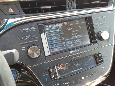 Used 2013 Toyota Avalon Limited image 19