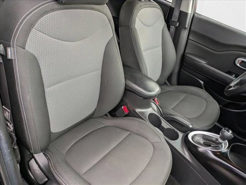 Used 2017 Kia Soul + image 17