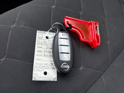 Used 2020 Nissan Kicks SR image 25
