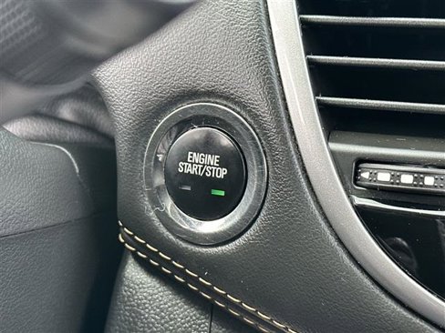 Certified 2022 Chevrolet Trax LT w/ LT Convenience Package image 17