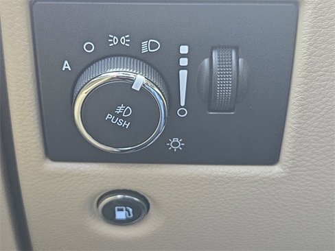 Used 2020 Jeep Grand Cherokee Limited image 27
