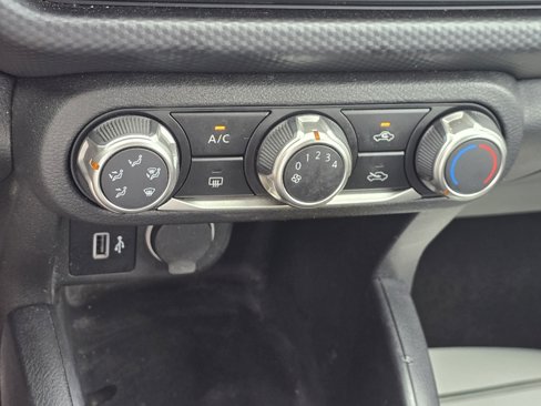 Used 2024 Nissan Kicks S image 17