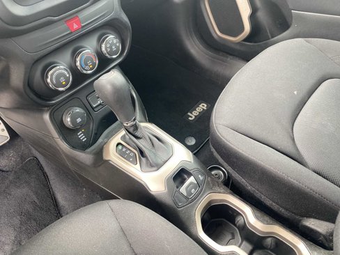 Used 2016 Jeep Renegade Latitude image 15