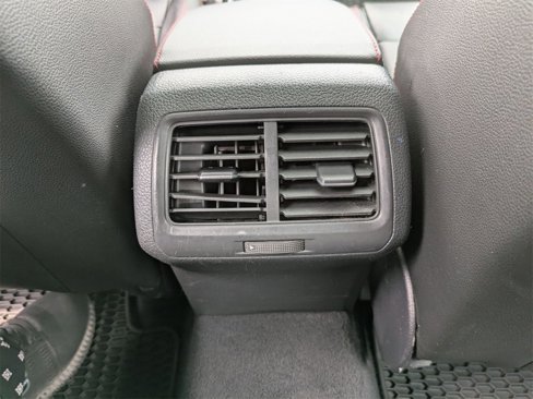 Used 2017 Volkswagen GTI SE image 32