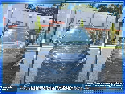 Used 2020 Toyota Camry LE image 2
