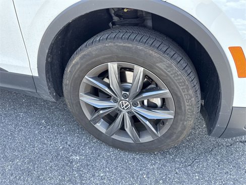Used 2022 Volkswagen Tiguan SE image 11