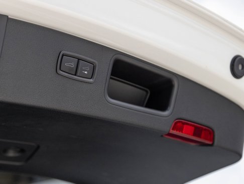 Certified 2024 Porsche Macan image 30