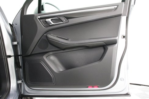 Certified 2025 Porsche Macan image 23