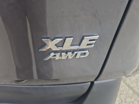 Used 2020 Toyota RAV4 XLE image 9