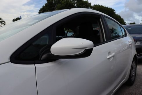 Used 2017 Kia Forte LX image 3