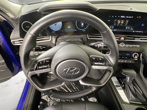 Used 2023 Hyundai Elantra Limited image 11