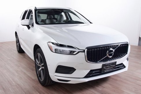 Used 2018 Volvo XC60 T5 Momentum w/ Vision Package image 3