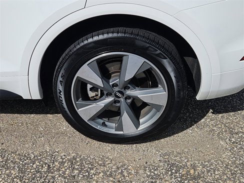 Used 2020 Audi Q5 2.0T Premium w/ Titanium Sport Package image 8