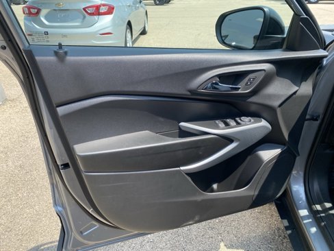 New 2025 Chevrolet Trax RS w/ Sunroof Package image 10