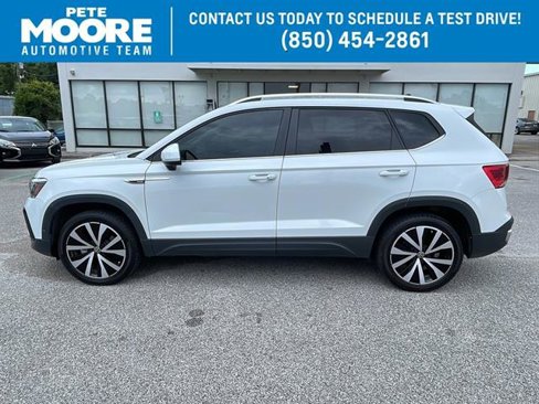 Used 2022 Volkswagen Taos SE image 1