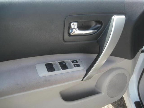 Used 2014 Nissan Rogue S image 15