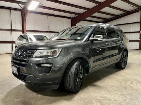Used 2019 Ford Explorer XLT w/ Equipment Group 202A image 5