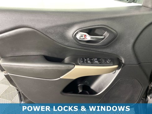 Used 2018 Jeep Cherokee Limited image 14